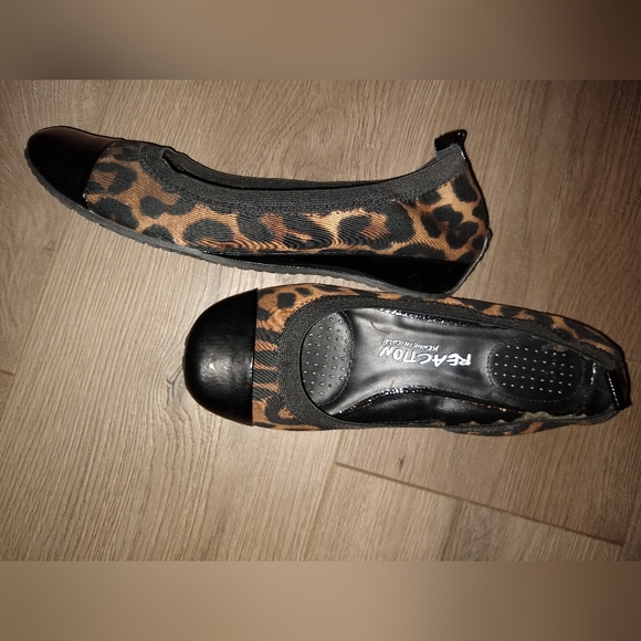 Kenneth Cole Blink Wink Flats - Picture 7 of 9